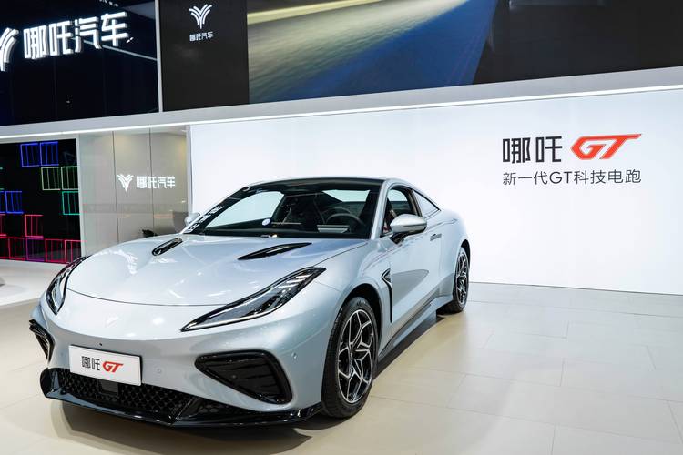 成都温江区运月蓝企业管理咨询哪吒汽车在智能汽车领域的表现，领途汽车在新能源汽车市场中的影响力